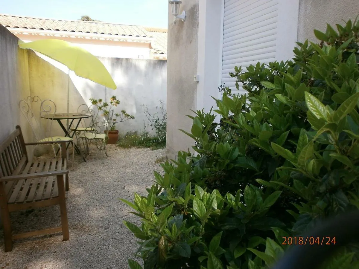 Studio équipé avec jardin+parking à la plage... La Ciotat